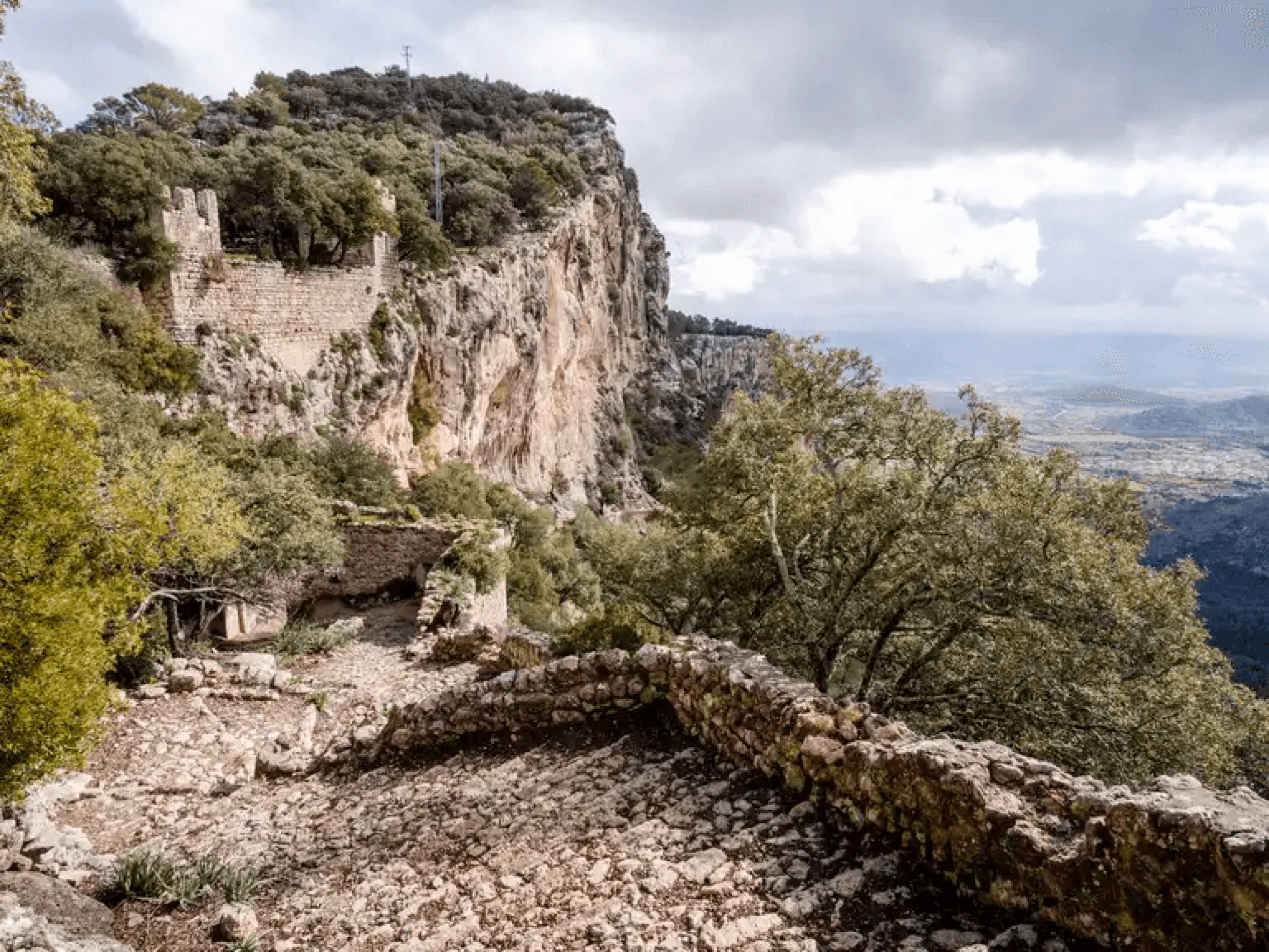 Rugged mountain views and stone walls in Alaro, Mallorca.