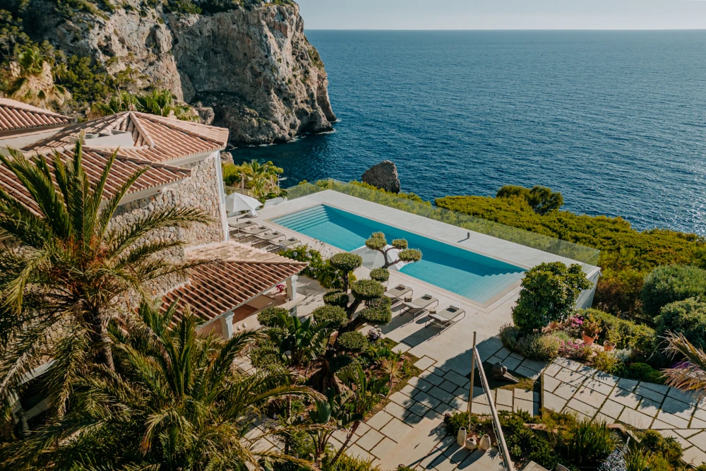 An aerial photo of a Mallorca property showcasing its pool and views.